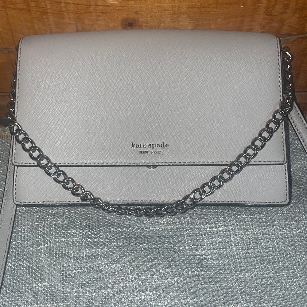 Kate spade ♠️ NWOT Gray Saffiano leather with a silver chain crossbody bag.